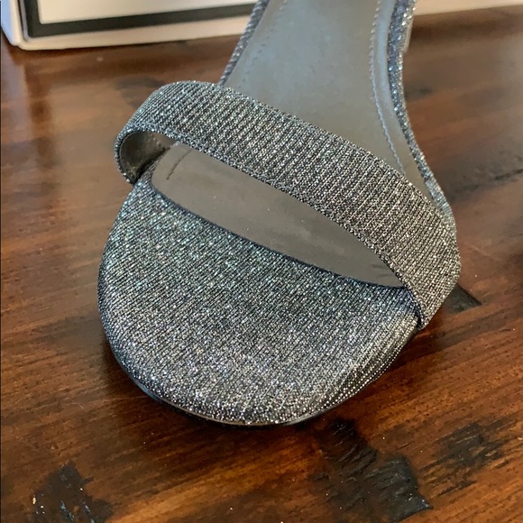 ✨NWT✨ Silver Dazzle Strap Heel - Picture 6 of 7